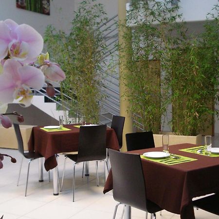 Hotel La Palmeraie Cornebarrieu Bagian luar foto